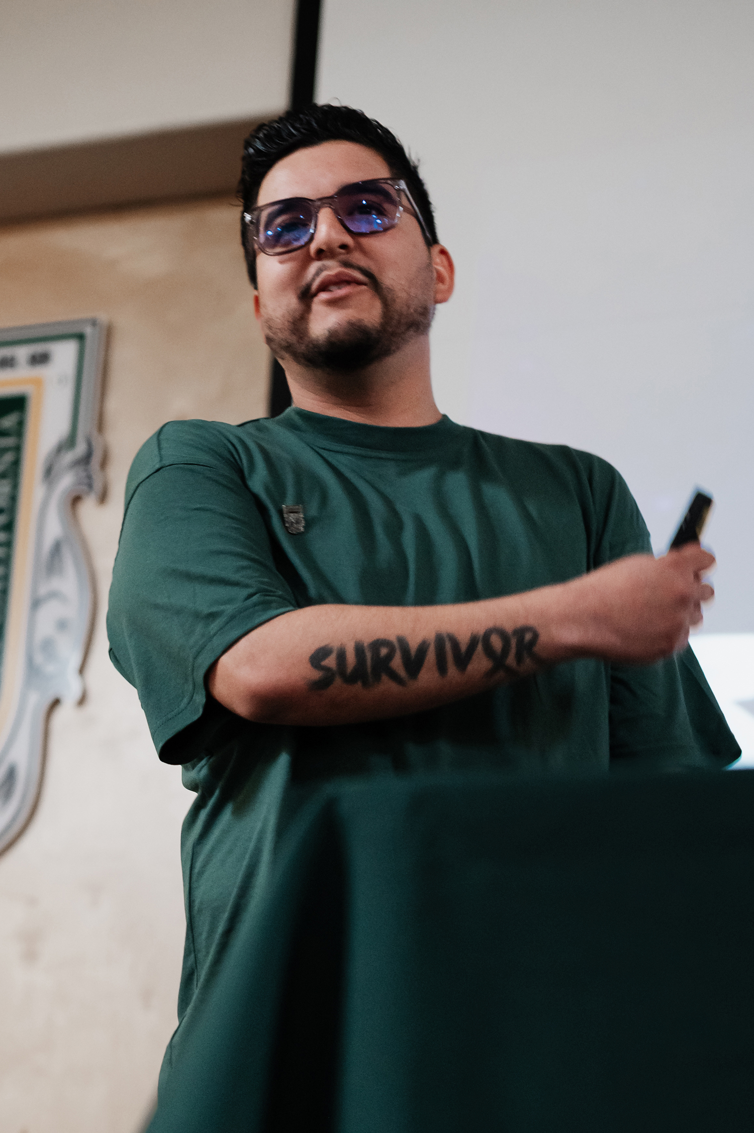 Luis Ibanez speaking at a university about content creation