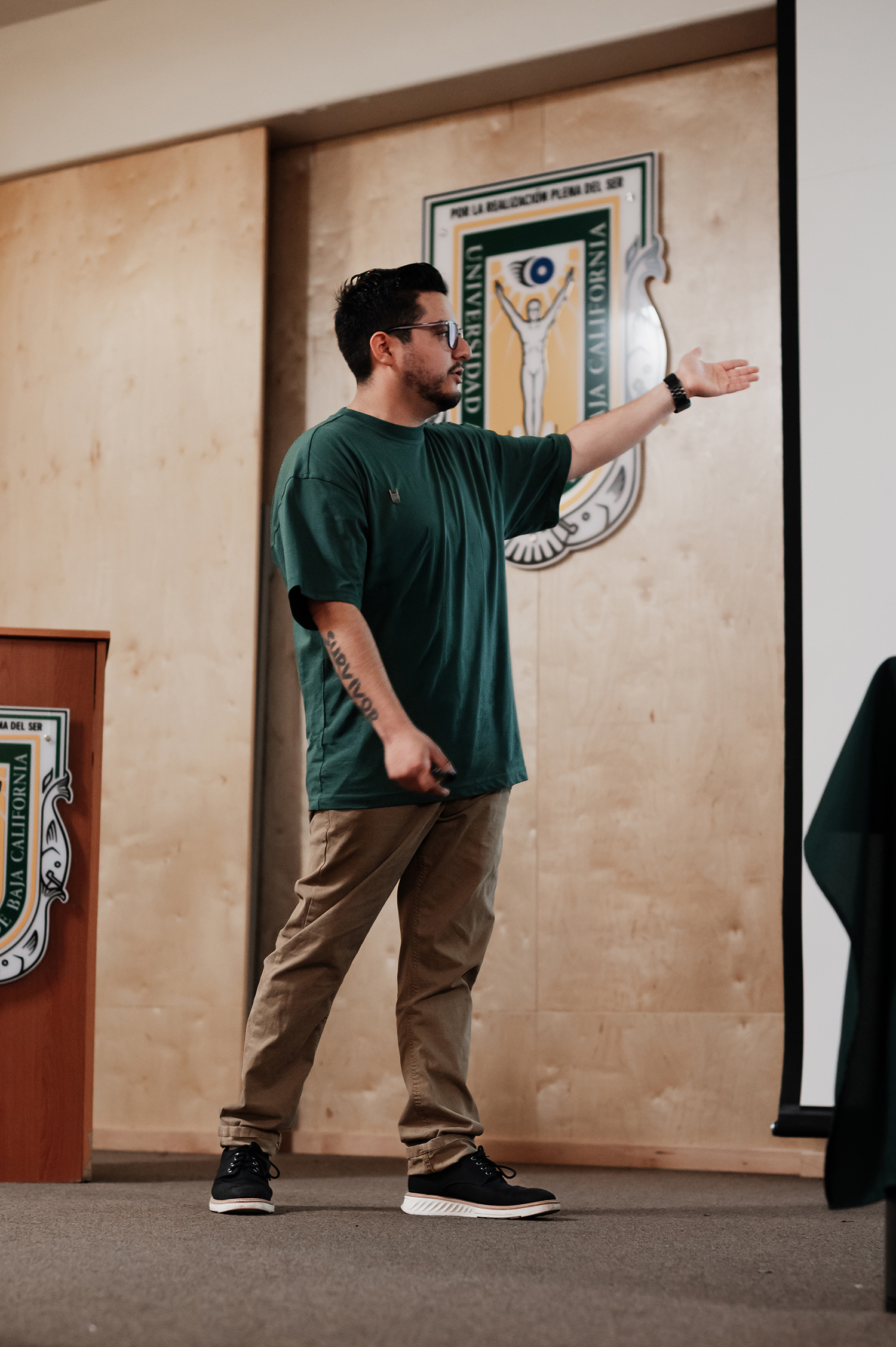 Luis Ibanez teaching a content creation workshop at a university
